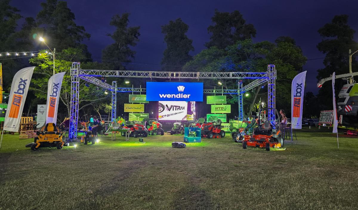 Lee más sobre el artículo Estuvimos presentes en la Fiesta Nacional de la Avicultura 2024 en la ciudad de Crespo.